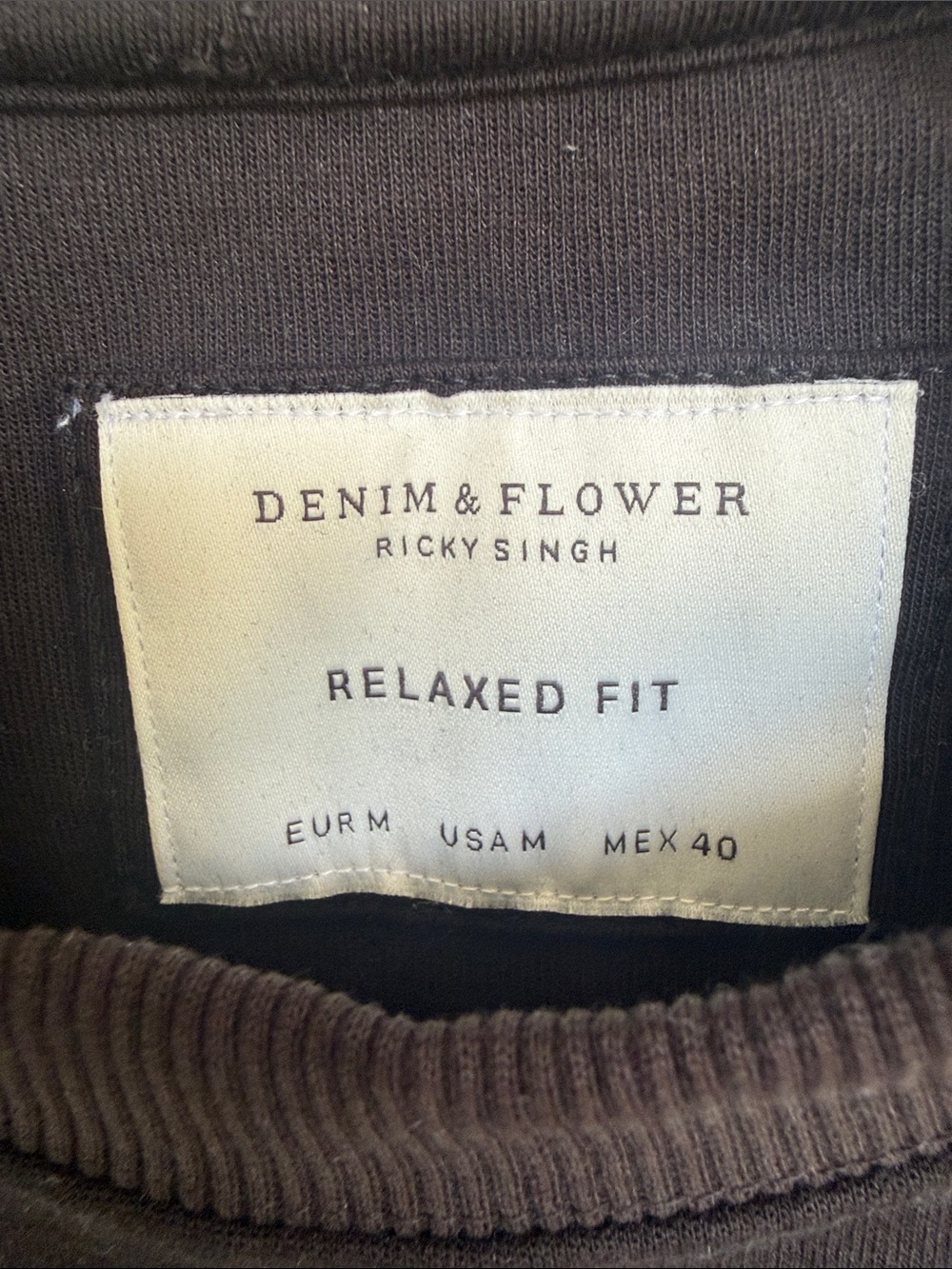 Men’s Denim & Flower Black Short-Sleeve Crewneck Sweatshirt Size Medium - Picture 2 of 8